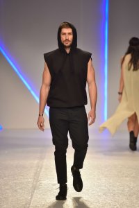 This hoodie without sleeves is perfect for sporty type of man.