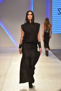 Discover urban fashion with hooded no sleeve black dress. Wear it with high heels, biker boots or flat shoes.