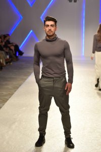 "King trousers" can make you look very business and very fashionable at the same time.
